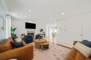 Smart TV - Spacious 5-bedroom house in charming Destin with AC (Destin)