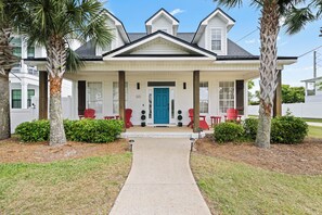 Exterior - Spacious 5-bedroom house in charming Destin with AC (Destin)
