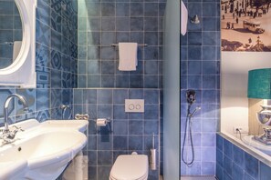 Shower, hair dryer, towels, soap - 106 luxury room in the heart of Split with balcony and roof terrace (Split)
