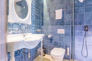 Shower, hair dryer, towels, soap - 106 luxury room in the heart of Split with balcony and roof terrace (Split)