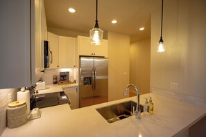 Private kitchen - Townhouse on the Trail (Sequim)