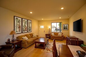 Living area - Townhouse on the Trail (Sequim)