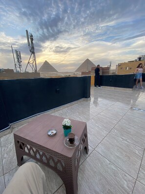Outdoor dining - anobis king (Nazlet El Semman)
