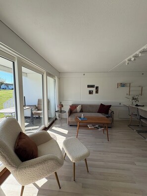 TV, ping pong - Lovely holiday apartment near centre (Allinge)