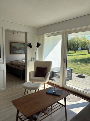 TV, ping pong - Lovely holiday apartment near centre (Allinge)