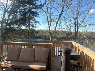 3-bedroom luxury condo at Herrington Lake with lakeviews and Tesla charging