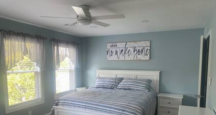 3-bedroom luxury condo at Herrington Lake with lakeviews and Tesla charging