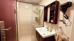 Shower, hair dryer, bidet, towels - Studio Bedroom 4pax, City Main, Near Session Rd & SM (Baguio)