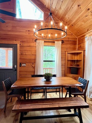 Dining - Meadow Vista – 3BR/3BA Cabin Nestled in the Blue Ridge Mountains (Murphy)