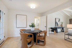 Dining - Walk to Downtown! Storybook Old Los Altos Retreat (Los Altos)