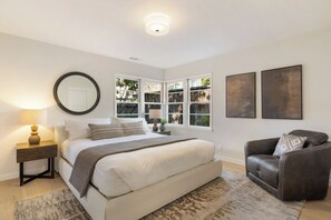 3 bedrooms, iron/ironing board, free WiFi, bed sheets - Walk to Downtown! Storybook Old Los Altos Retreat (Los Altos)