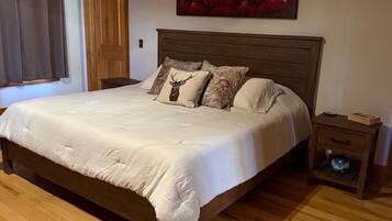 4 bedrooms, WiFi (free), bed sheets