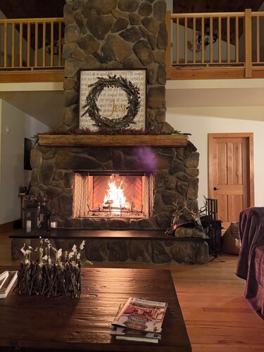 24 Acre Southern Vermont Luxury Hilltop Retreat - Private Pool & Panoramic Views