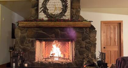 24 Acre Southern Vermont Luxury Hilltop Retreat - Private Pool & Panoramic Views