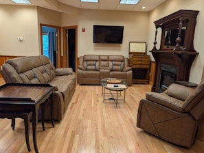 Smart TV, fireplace