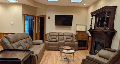 3 -Bedroom Condo in Gilford, NH come and stay at Winni Peaks and Piers Escape