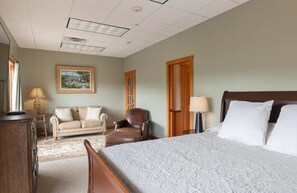 3 bedrooms, iron/ironing board, free WiFi, bed sheets - 3-Bedroom Condo in Gilford, NH come and stay at Winni Peaks and Piers Escape (Gilford)