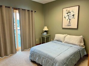 3 bedrooms, iron/ironing board, free WiFi, bed sheets - 3-Bedroom Condo in Gilford, NH come and stay at Winni Peaks and Piers Escape (Gilford)