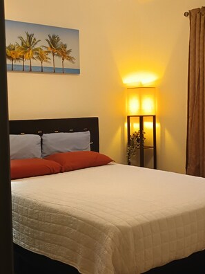 Iron/ironing board, WiFi, bed sheets - Spacious 5-bedroom house with pool by Six Flags in beautiful Arlington (Arlington)