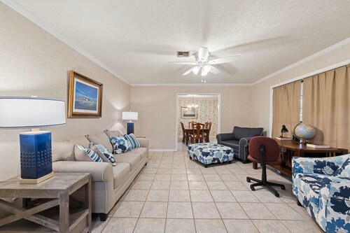 Cozy 3BR Ranch Near Lafayette  Walk to Dining