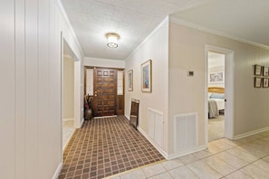 3 bedrooms, desk, iron/ironing board, WiFi