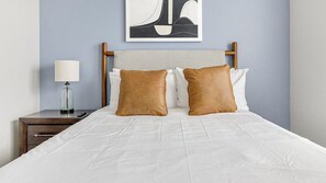 Desk, iron/ironing board, WiFi, bed sheets - Landing | Stunning 1BD, Gym (Red Oak)