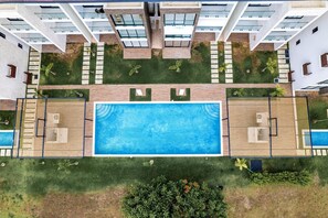 Pool - Elegant 3BR Golf & Pool View Condo in Cocotal (Punta Cana)