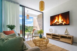 TV - Elegant 3BR Golf & Pool View Condo in Cocotal (Punta Cana)