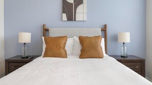 Desk, iron/ironing board, WiFi, bed sheets - Landing | Beautiful 2BD, Gym (Red Oak)