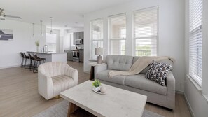 Smart TV - Landing | Beautiful 2BD, Gym (Red Oak)