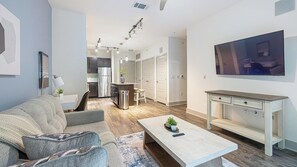 Smart TV - Landing | Spectacular 1BD, Gym (Dallas)