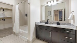 Bathroom - Landing | Spectacular 1BD, Gym (Dallas)