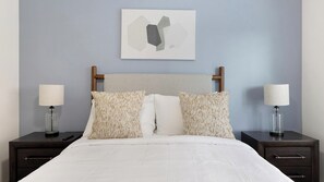 1 habitación, escritorio, tabla de planchar con plancha y wifi 