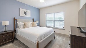 1 bedroom, desk, iron/ironing board, WiFi - Landing | Chic 1BD, Gym (Dallas)