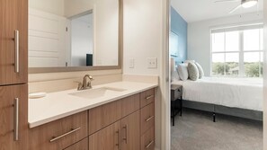 Desk, iron/ironing board, WiFi, bed sheets - Landing | Stunning 2BD, Clubhouse, Gym (Kissimmee)