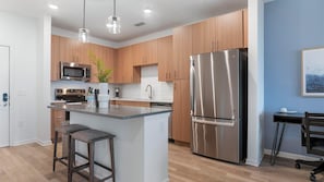 Fridge, dining tables - Landing | Beautiful 1BD, Clubhouse, Gym (Kissimmee)