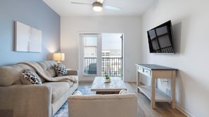 Smart TV - Landing | Beautiful 1BD, Clubhouse, Gym (Kissimmee)