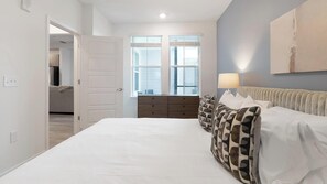 Desk, iron/ironing board, WiFi, bed sheets - Landing | Chic 1BD, Gym, Clubhouse (Kissimmee)