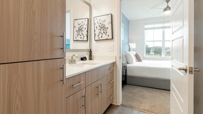 Desk, iron/ironing board, WiFi, bed sheets - Landing | Amazing 2BD, Gym, Clubhouse (Kissimmee)