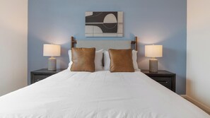 Desk, iron/ironing board, WiFi, bed sheets - Landing | Modern 1BD, Gym, Clubhouse (Kissimmee)