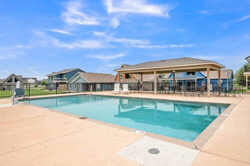 Poolside Retreat at Bridges Bay