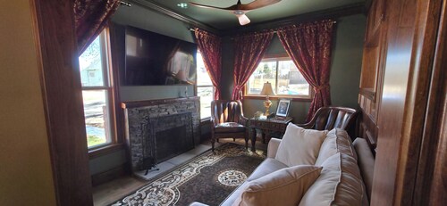 Remodeled Victorian 3-bedroom house with AC in Trinidad