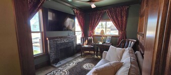 Remodeled Victorian 3-bedroom house with AC in Trinidad