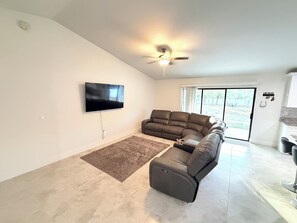 Living area - 3-bedroom house in lovely Lehigh Acres with AC comfort (Lehigh Acres)