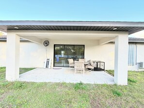 Outdoor dining - 3-bedroom house in lovely Lehigh Acres with AC comfort (Lehigh Acres)