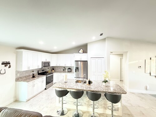 3-bedroom house in lovely Lehigh Acres with AC comfort