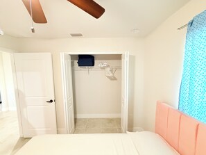 Room - 3-bedroom house in lovely Lehigh Acres with AC comfort (Lehigh Acres)