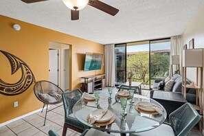 TV - Walk to Beach! Pool + Hot Tub in South Kihei (Kihei)