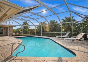 Pool - Private retreat 2-bedroom house in North Fort Myers with a heated pool. (North Fort Myers)