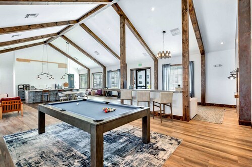 Great Location/Clift Farms-King Suite-Must See!